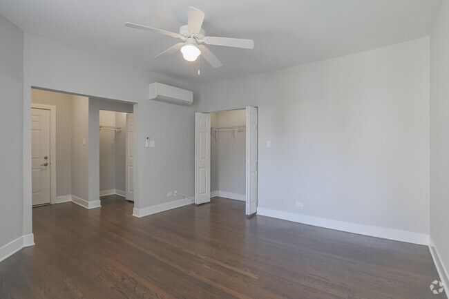 Studio, 1 BA - Living Area - Everett Hyde Park