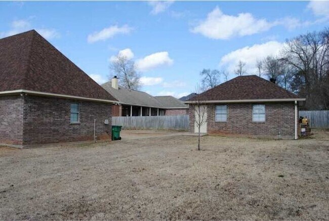 Building Photo - *BEAUTIFUL HOME IN HAUGHTON**POOL*