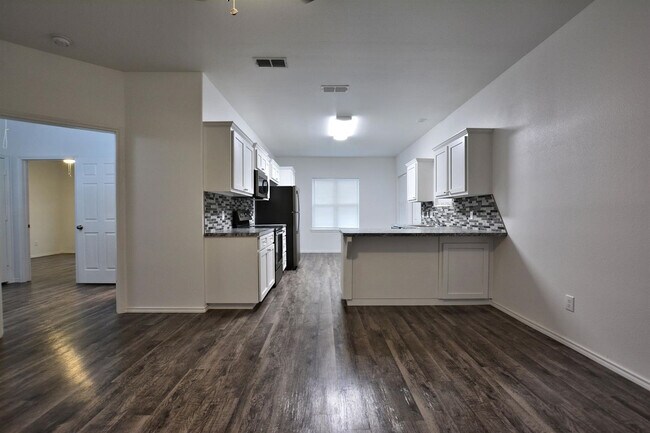 Building Photo - 1327 94th St