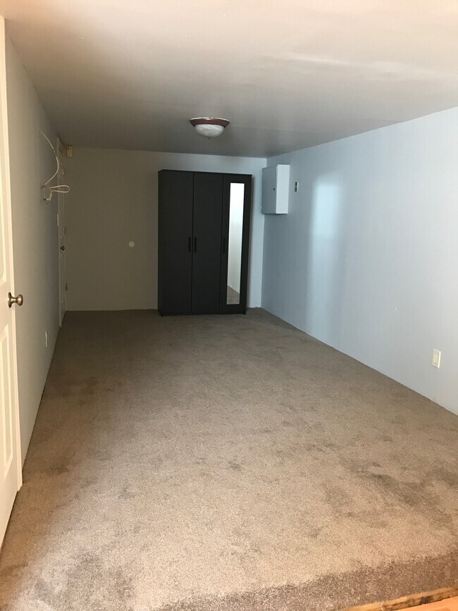 Building Photo - 1647 Radcliff Ave