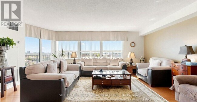 Building Photo - 2 Raymerville Dr