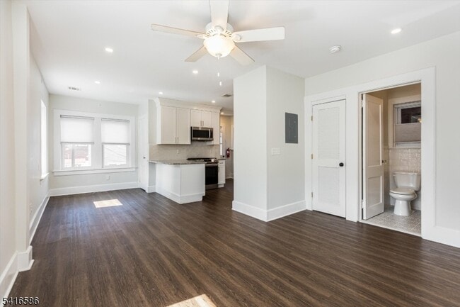 Building Photo - 12 N Willow St