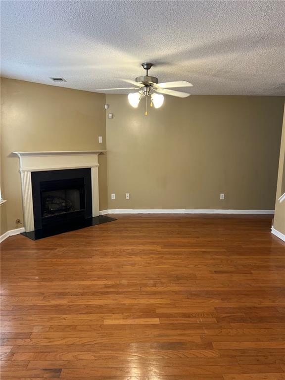 Building Photo - 6201 Queen Meadow Dr SE