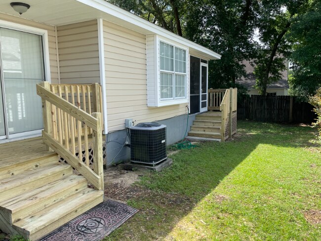 Building Photo - 2024 Cambridge Cir