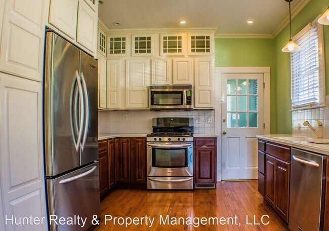 Building Photo - 2 br, 1.5 bath House - 2411 Maplewood Avenue