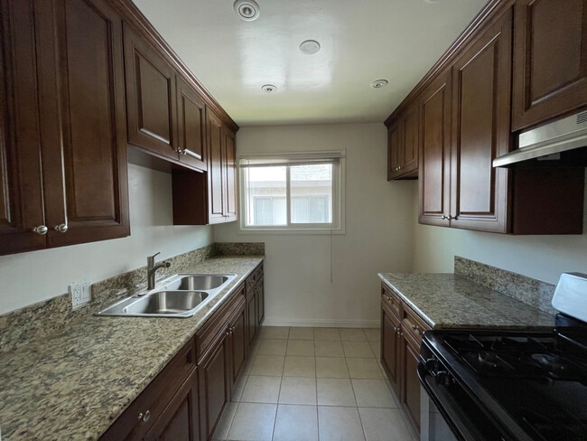 Kitchen - 3375 Manning Ave