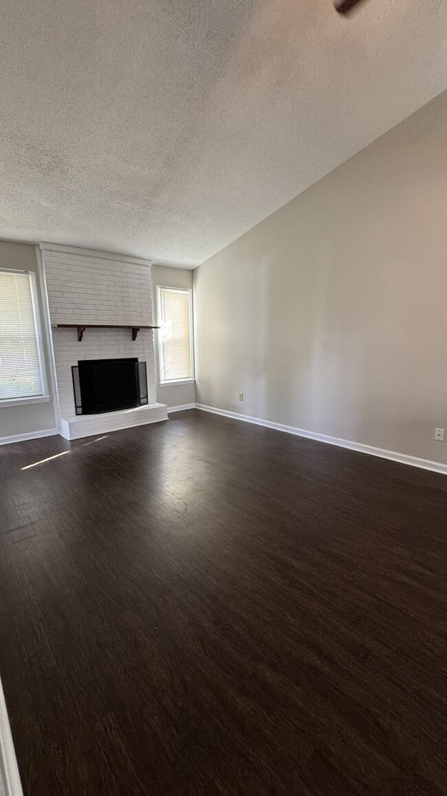 Building Photo - 105 Garden Pl