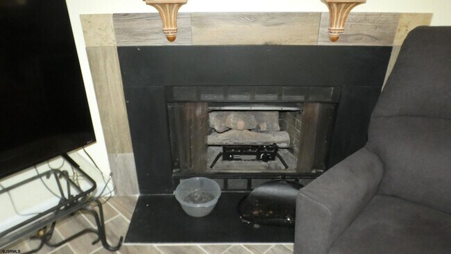 Building Photo - 696 E Lake Front Cir