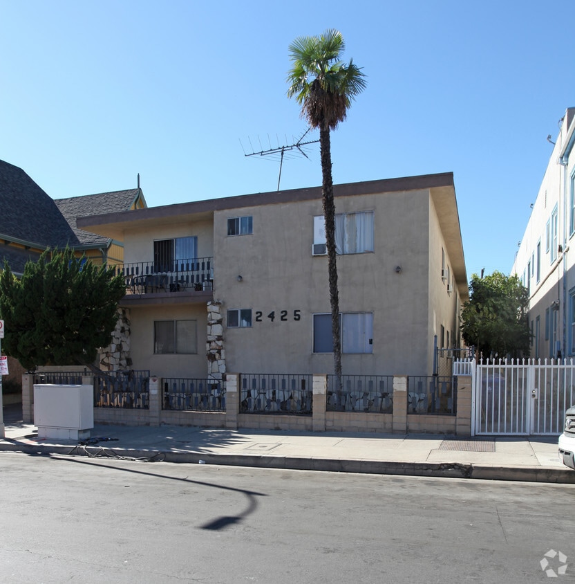 Building Photo - 2425 Sichel St