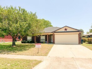 Building Photo - 1408 Saddle Dr