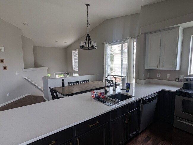 Foto del edificio - 3825 Kenwood Cir