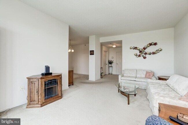 Foto del edificio - 3210 N Leisure World Blvd