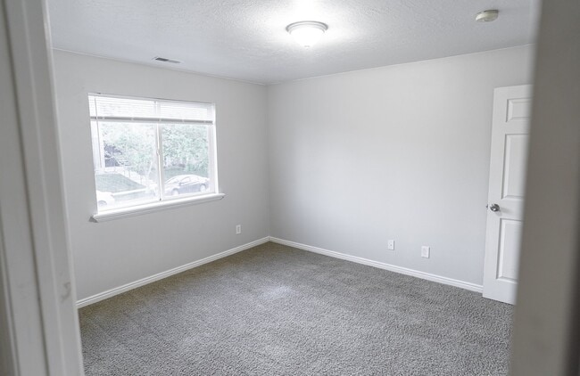 Foto del edificio - 8084 N Ridge Loop E