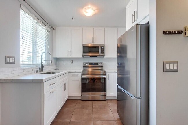 Foto del edificio - 2828 University Ave