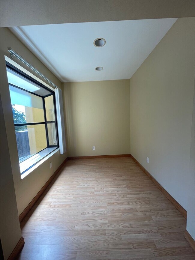 Foto del edificio - 1 Br - 1 Ba Hillcrest Condo with Washer/Dr...