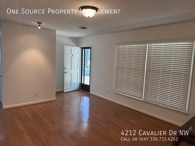 Foto del edificio - 4212 Cavalier Dr NW