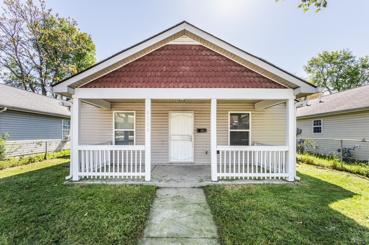 Foto principal - 2329 N Kenwood Ave