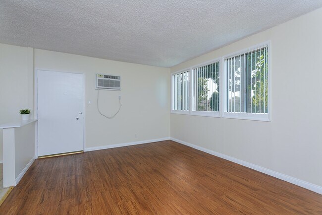 Building Photo - 350 S Sierra Madre Blvd