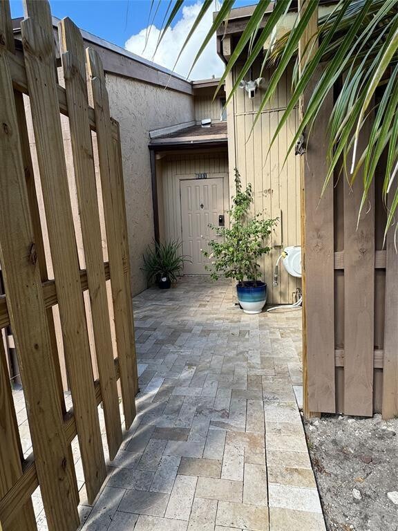 Foto del edificio - 8011 SW 22nd Ct