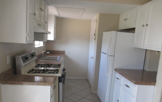Building Photo - 4812 Maureen Cir