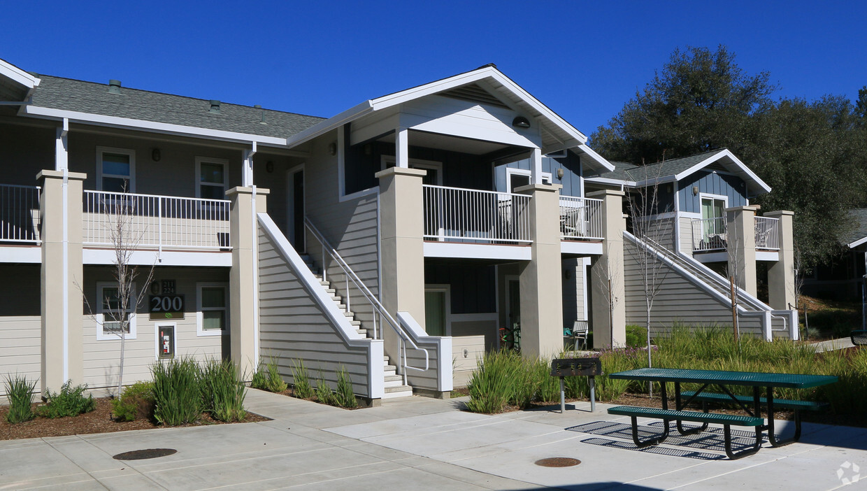 Foto del edificio - Folsom Oaks