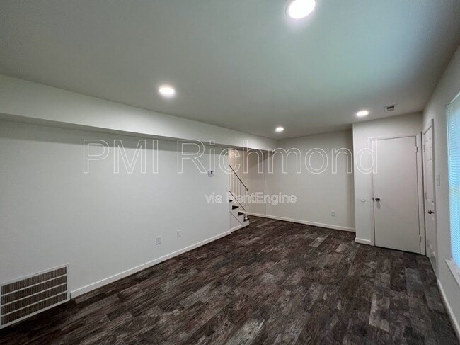 Building Photo - 1901 Beaver Rd