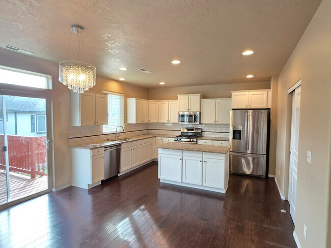 Foto del edificio - 2350 NW Hazelwood Ave