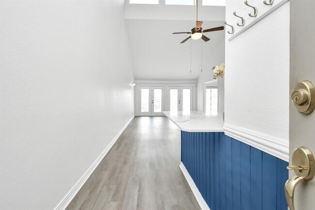 Building Photo - 176 April Point Dr N