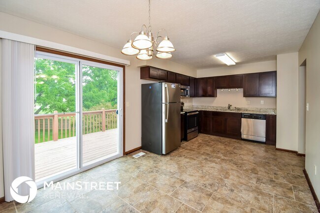 Building Photo - 2800 Summerfield Dr