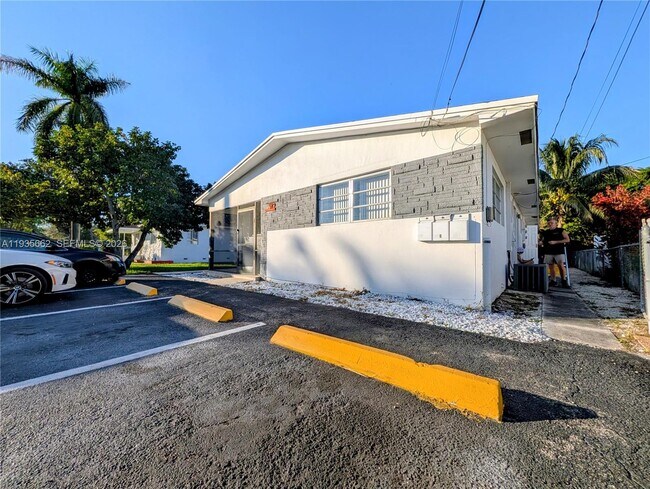 Foto del edificio - 512 SW 7th St