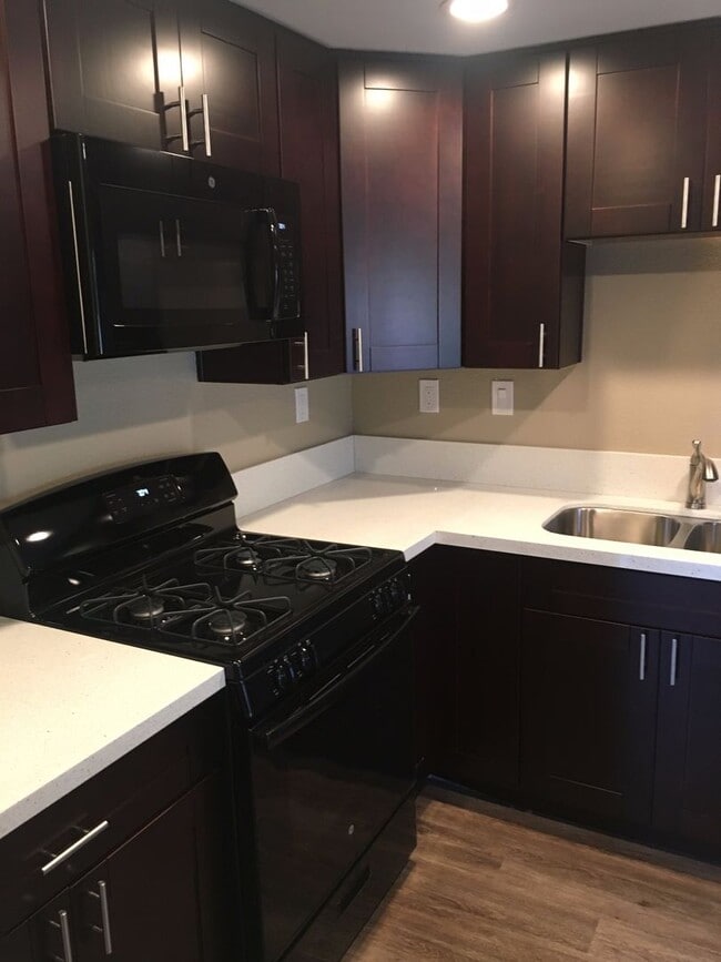 Building Photo - 859-861 Mola Vista Way