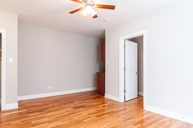 Foto del edificio - 949 W Cornelia Ave