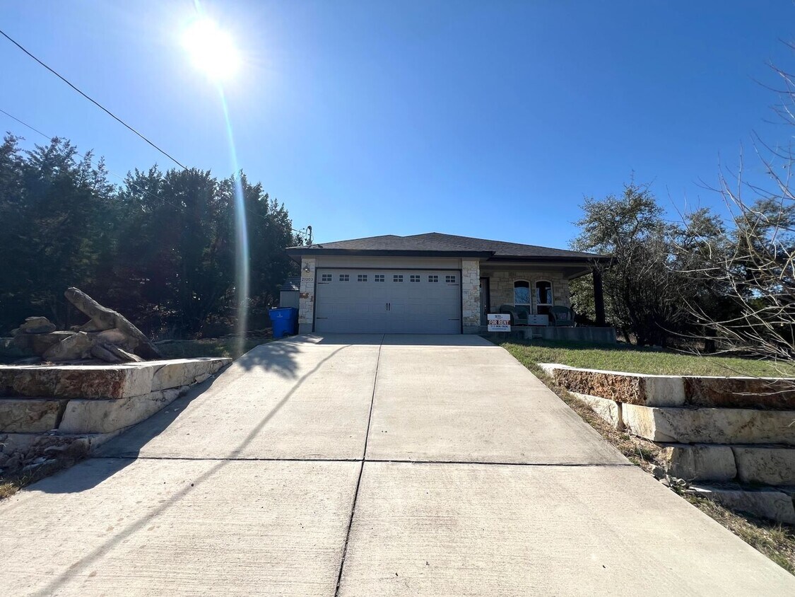 Primary Photo - Single story 3 bed 2 bath custom home on a...