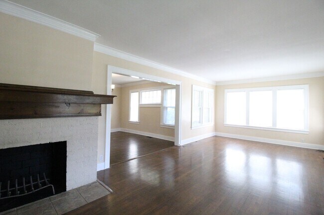 Building Photo - 1412 W 51 St