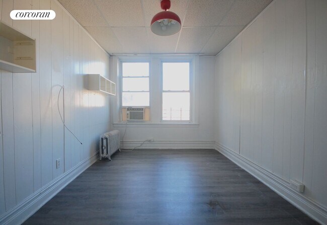 Building Photo - 240 E 92nd St