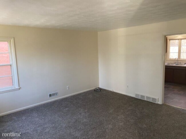 Foto del edificio - 2 br, 1 bath Townhome - 28 Lakecrest Ave