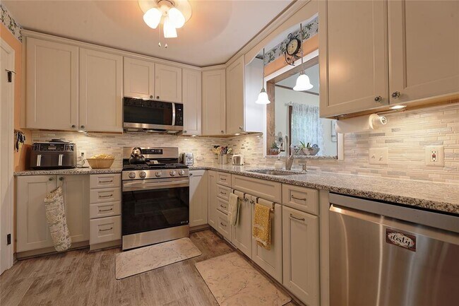 Foto del edificio - 4335 E Lake Rd