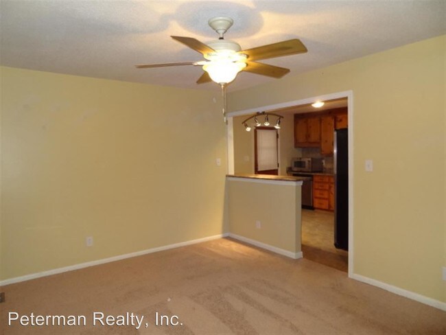 Building Photo - 615 Regina Dr