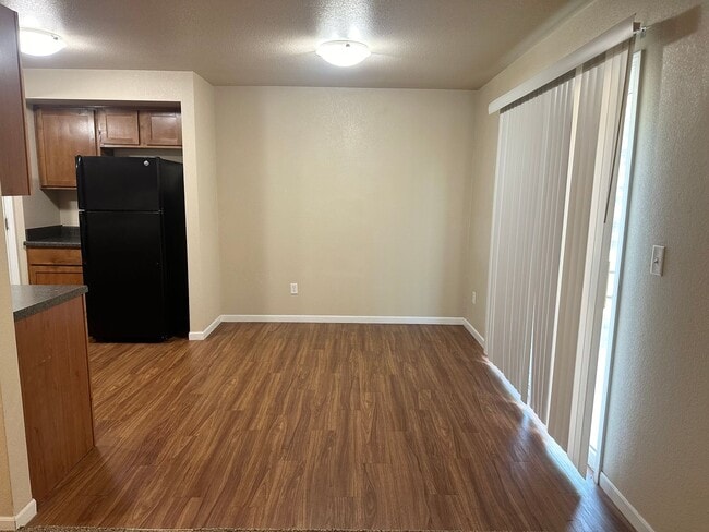 Building Photo - 1517 NE Erin Ct