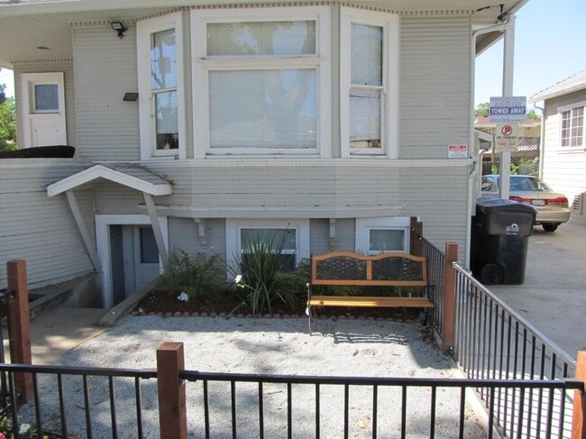 Building Photo - 498 S 7th St