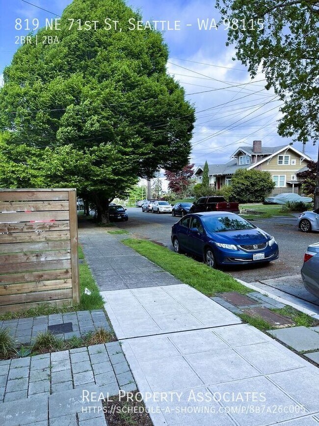 Foto del edificio - Newer Modern End Unit Townhome - Roof Top ...