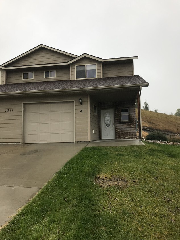 1311 E Oakland St, Rapid City, SD 57701 Townhome Rentals in Rapid City SD