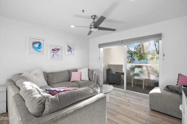 Foto del edificio - 7494 E Earll Dr