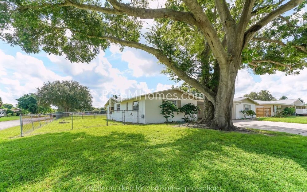 Primary Photo - 3701 Villa Franca Ave