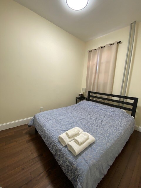 Foto del edificio - 2048 Eastern Pkwy