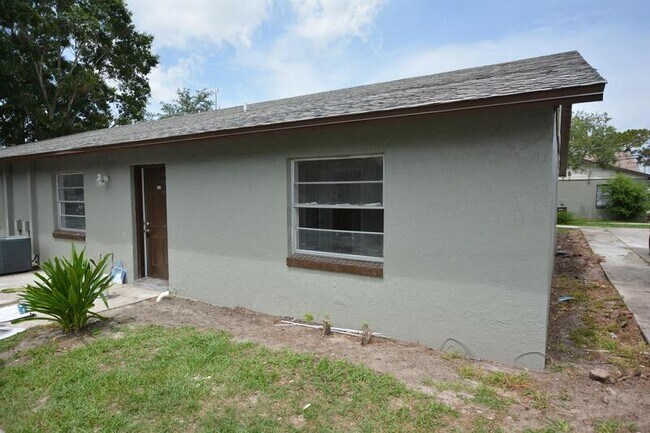 Building Photo - 3060 St Paul Dr