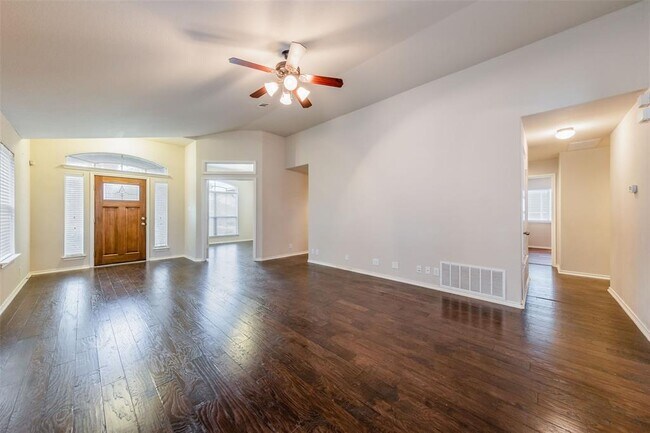 Building Photo - 1523 Greenside Dr