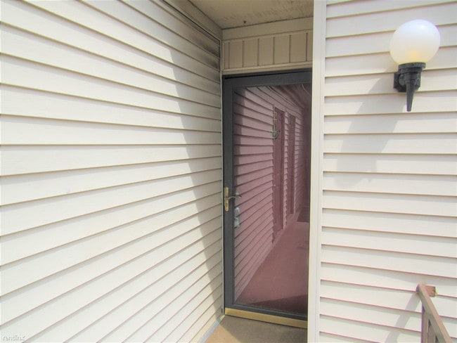 Building Photo - 2 br, 2 bath Townhome - 6555 Poplar Ave Apt 2