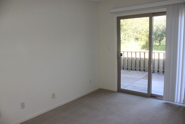 Building Photo - 94 Montsalas Dr