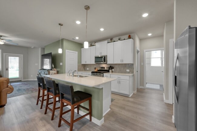 Building Photo - 372 Sunrise Ranch Dr